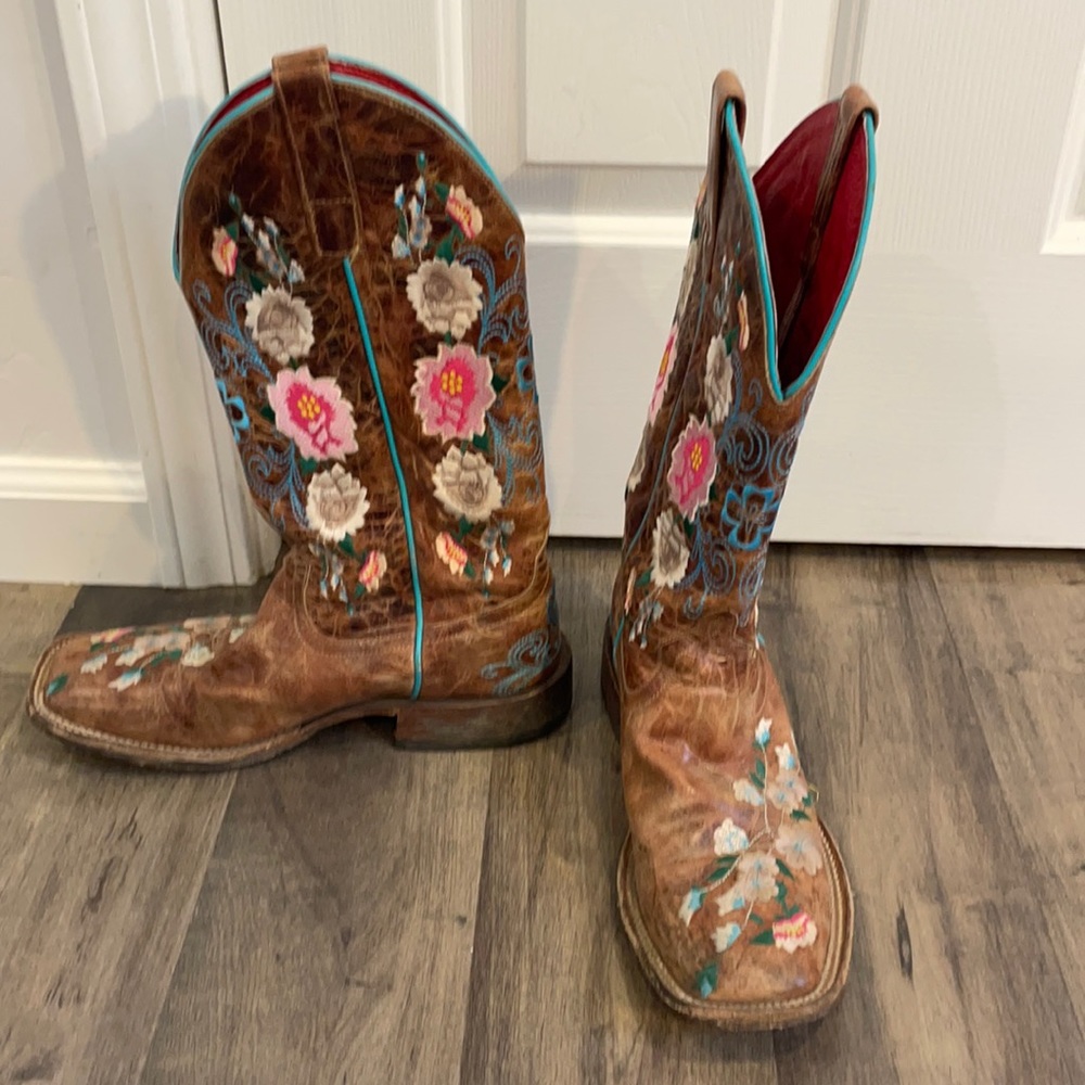 MACIE BEAN WOMEN'S ROSE GARDEN COWGIRL BOOTS